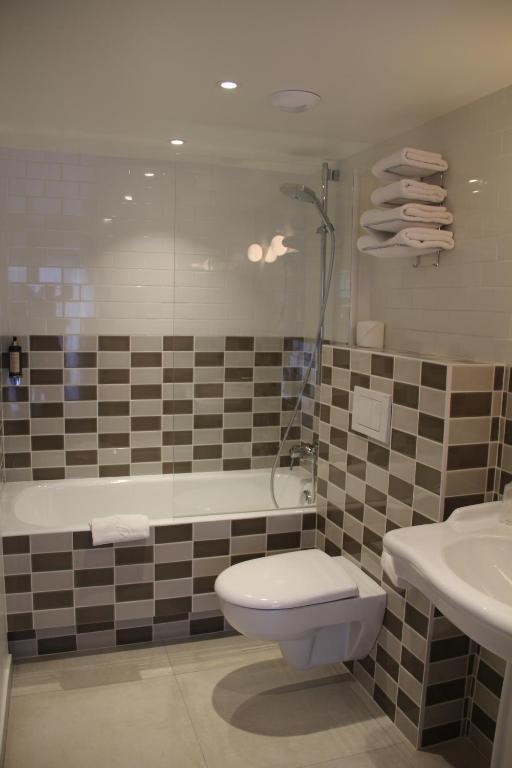 Hôtel des 3 Poussins - Resim 31