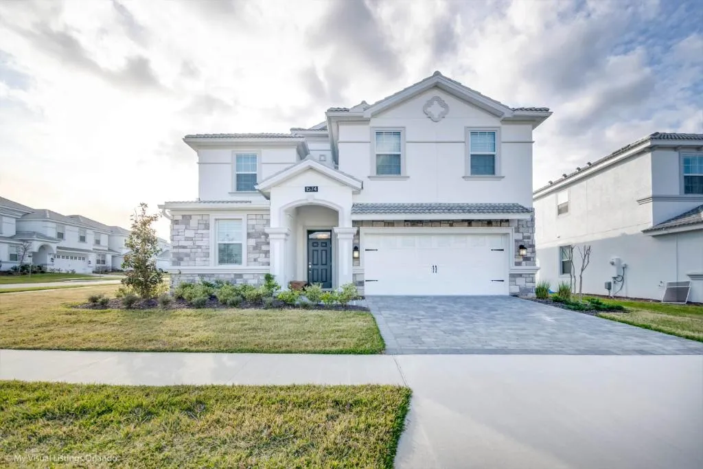 Ultimate 8 Bedroom 5 Bathroom Home, Davenport, United States