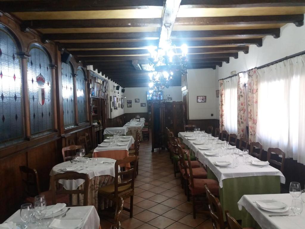 Restaurace v ubytování Hostal Los Galgos
