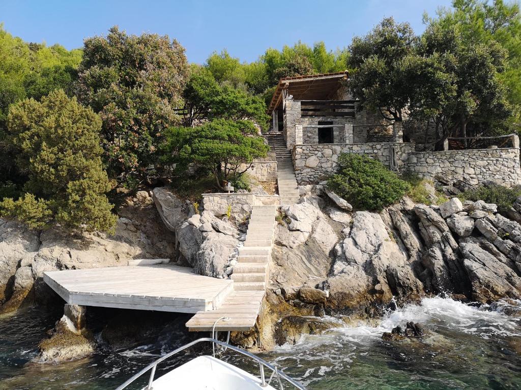 Remote Beach House Studena Brač - 一居室房屋