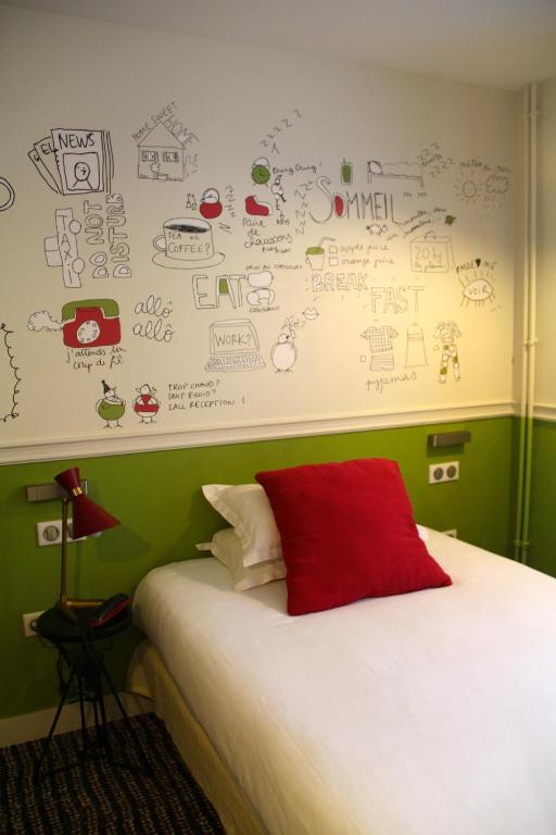 Hôtel des 3 Poussins - Resim 33