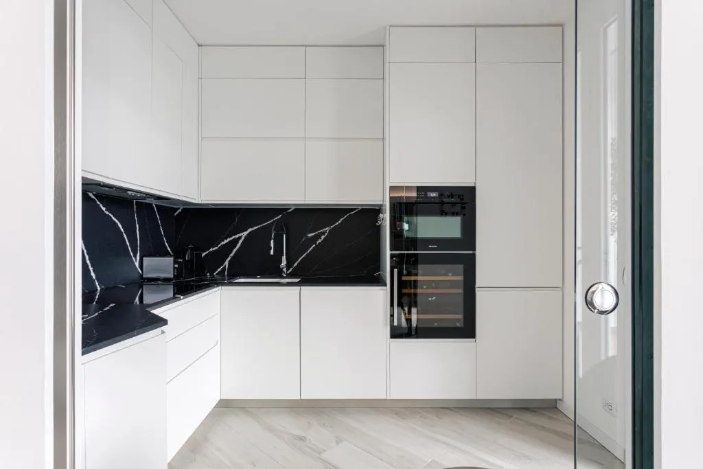 Luxury apartment with private parking spot, Milano, Italia