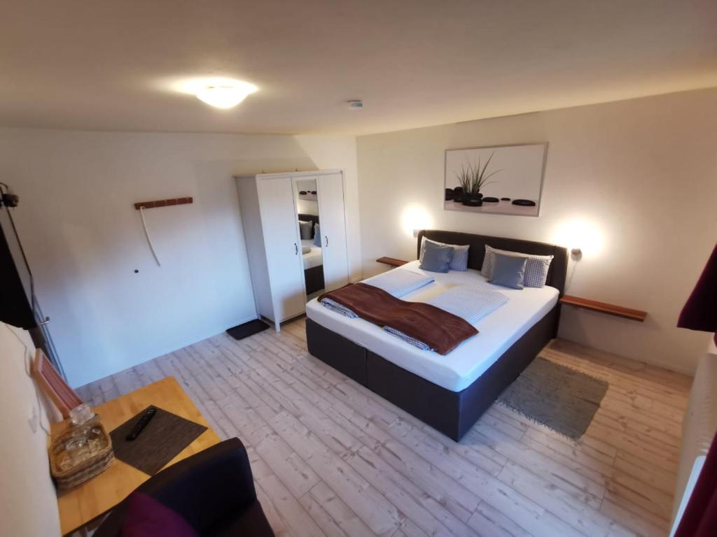 Кровать или кровати в номере Alpenblick Schattwald