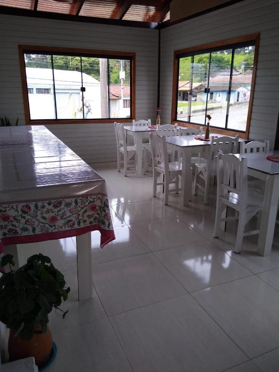  Hotel Lurian
