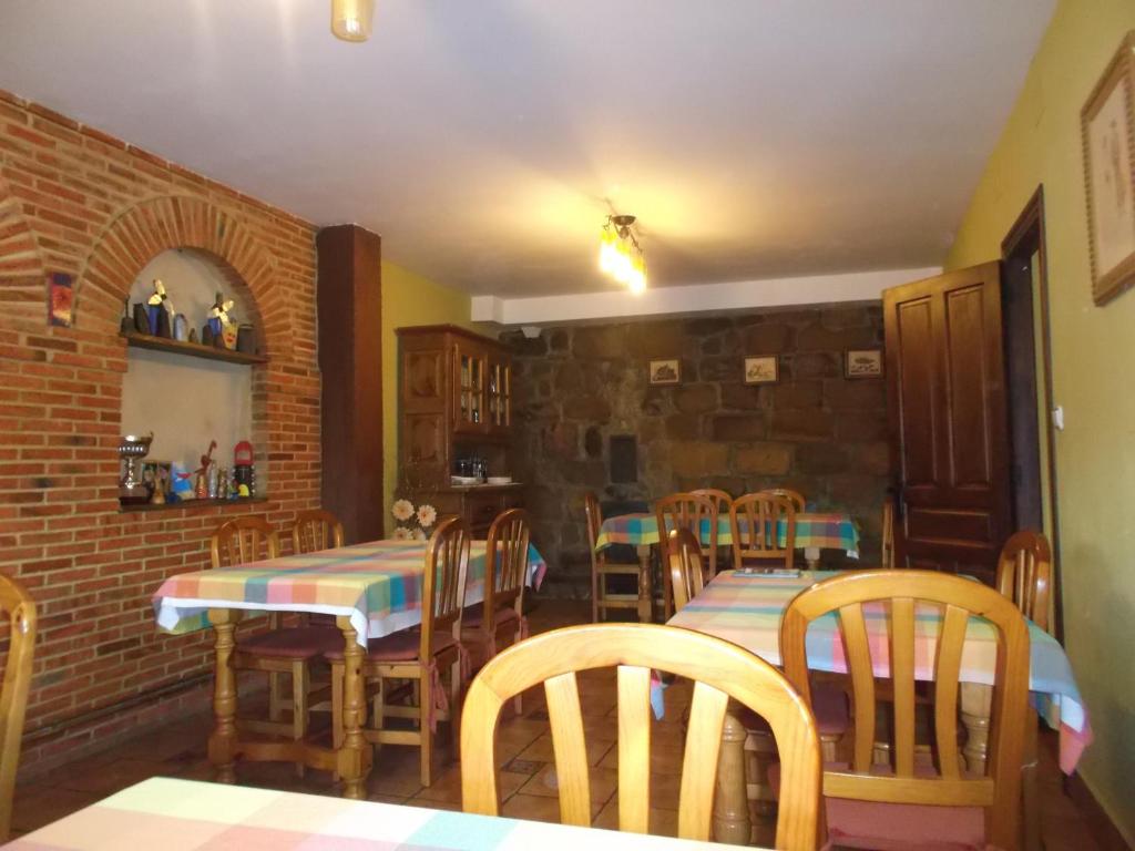 A restaurant or other place to eat at Hotel Rural El Rincón de Gadea