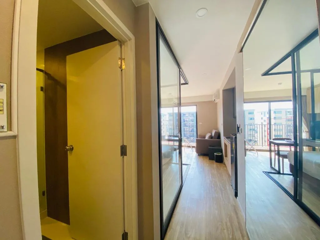 Blossom condo at Sathorn Studio Twin bed room nearby the Surasak BTS, Bangkok, Thailanda