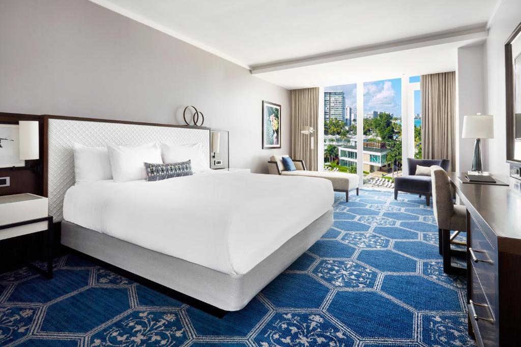 Deluxe King Room with Partial Ocean View