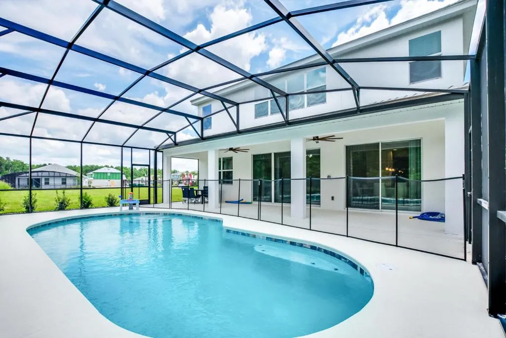 Lamplighter Mobile Park Villa Sleeps 16 with Pool and WiFi, Kissimmee, Statele Unite ale Americii