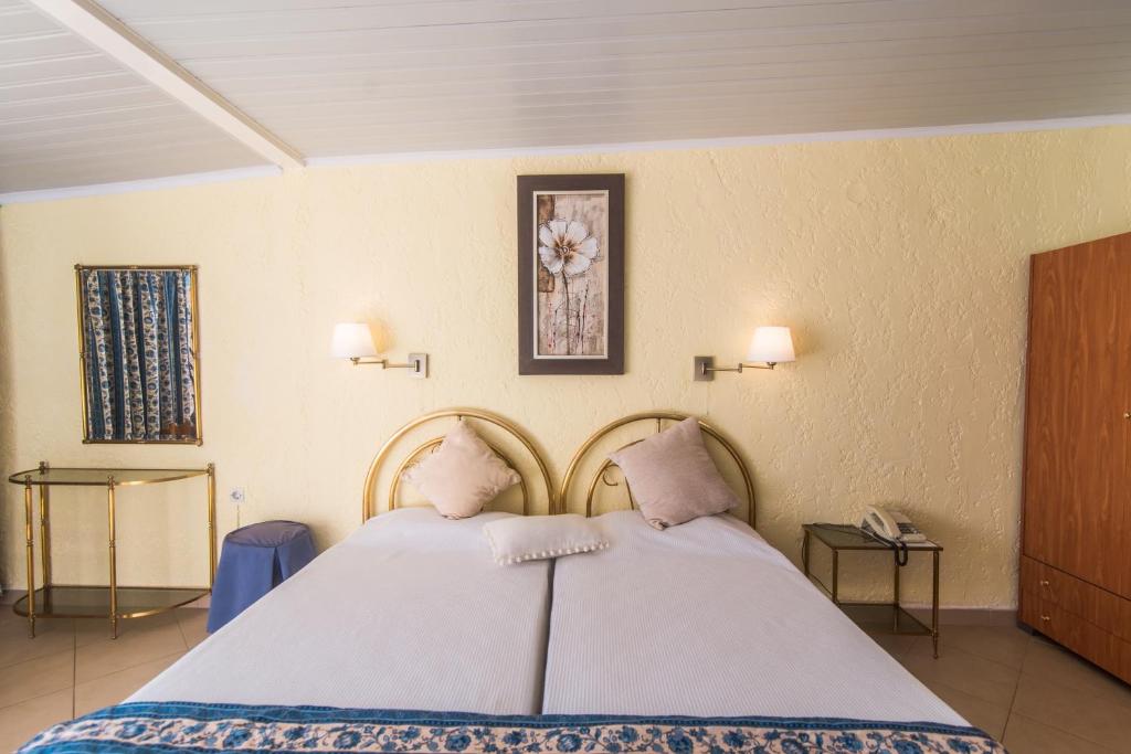 Posteľ alebo postele v izbe v ubytovaní Kommeno Bay Apartments