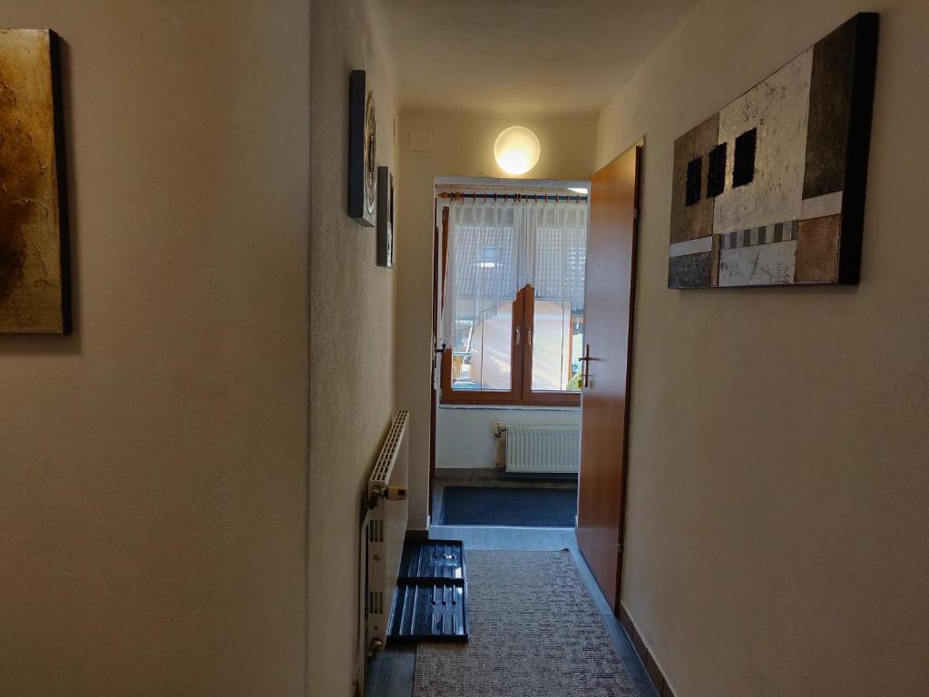 Televízia a/alebo spoločenská miestnosť v ubytovaní Ferienhaus Oitzl