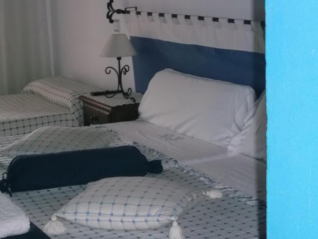 A bed or beds in a room at Hotel Rural El Rincón de Gadea