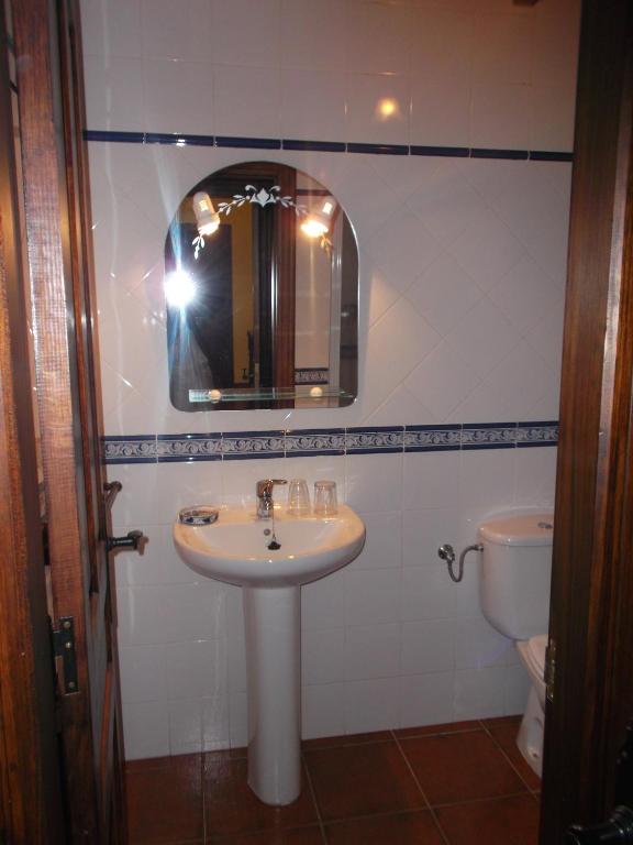 A bathroom at Hotel Rural El Rincón de Gadea