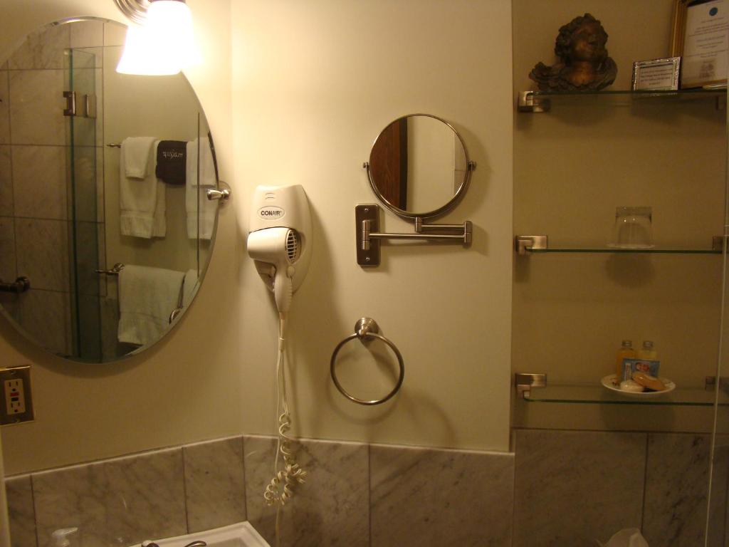 The Village Inn of Woodstock - Suite Deluxe Con Cama Grande
