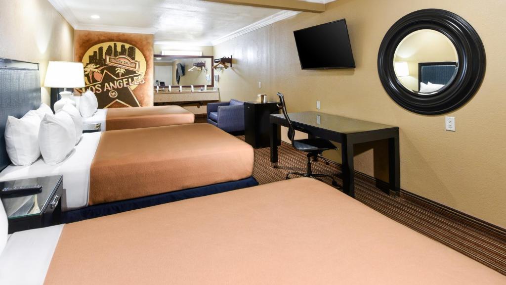 Un ou plusieurs lits dans un hébergement de l'établissement Hollywood Inn Express South
