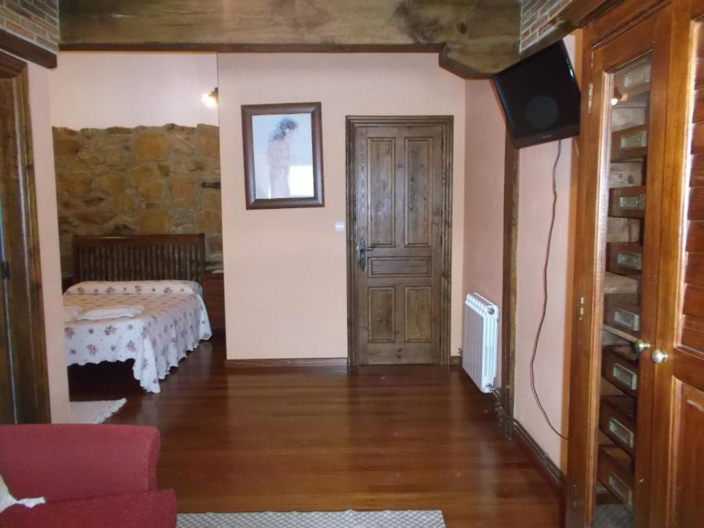 A bed or beds in a room at Hotel Rural El Rincón de Gadea