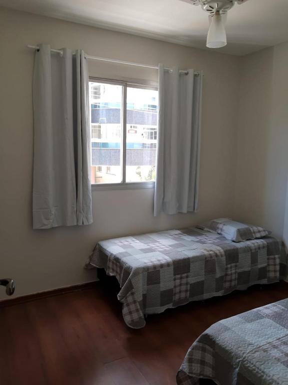  apartamento em itapuã na quadra da praia