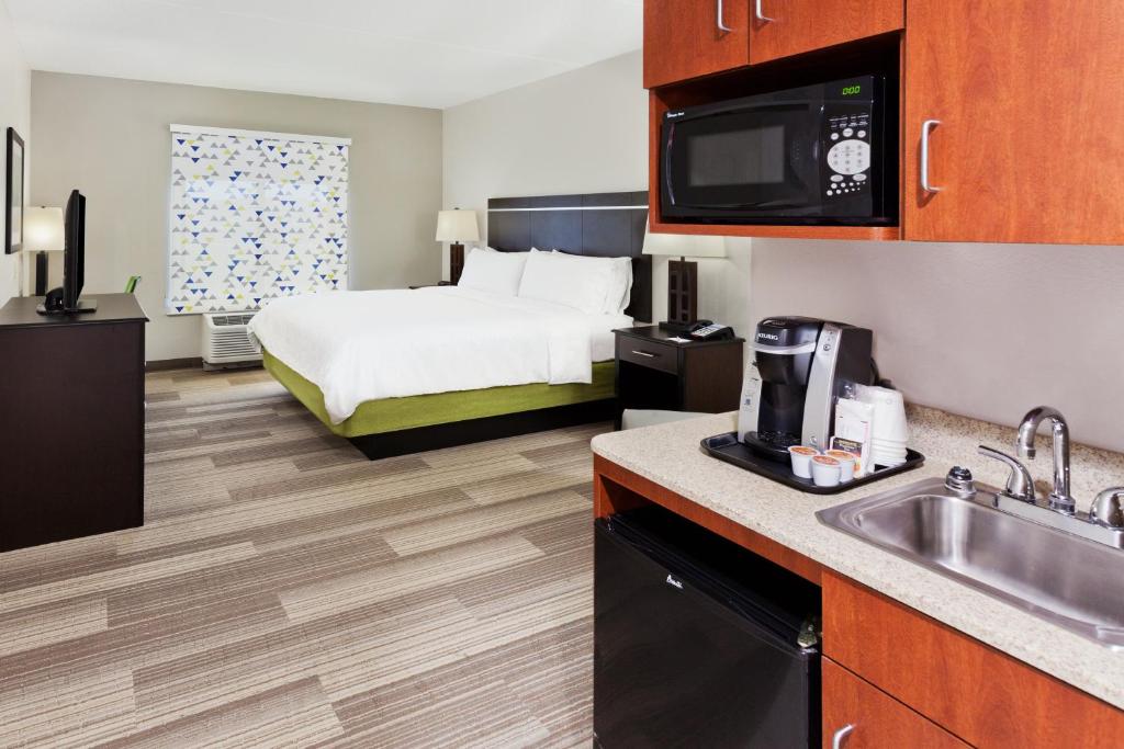 Holiday Inn Express Hotel & Suites Montgomery Boyd-Cooper Parkway, an IHG Hotel - 