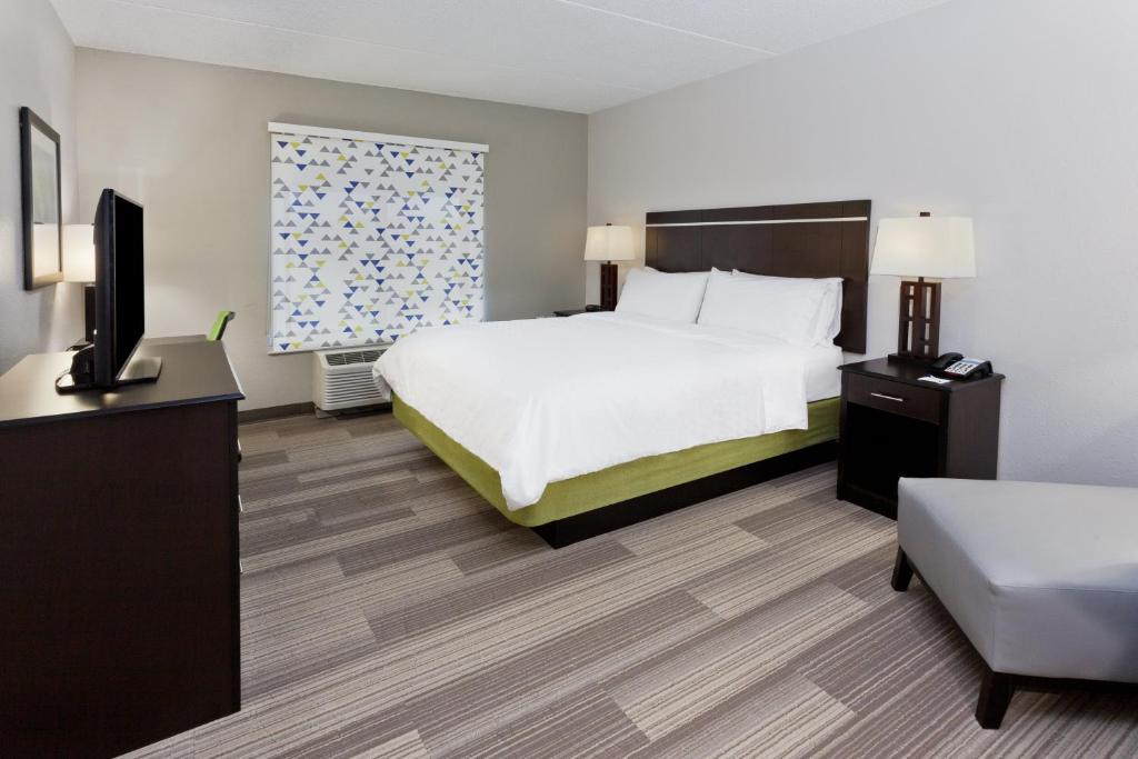 Holiday Inn Express Hotel & Suites Montgomery Boyd-Cooper Parkway, an IHG Hotel - Standard King Room With Sofa Bed - Non-Smoking