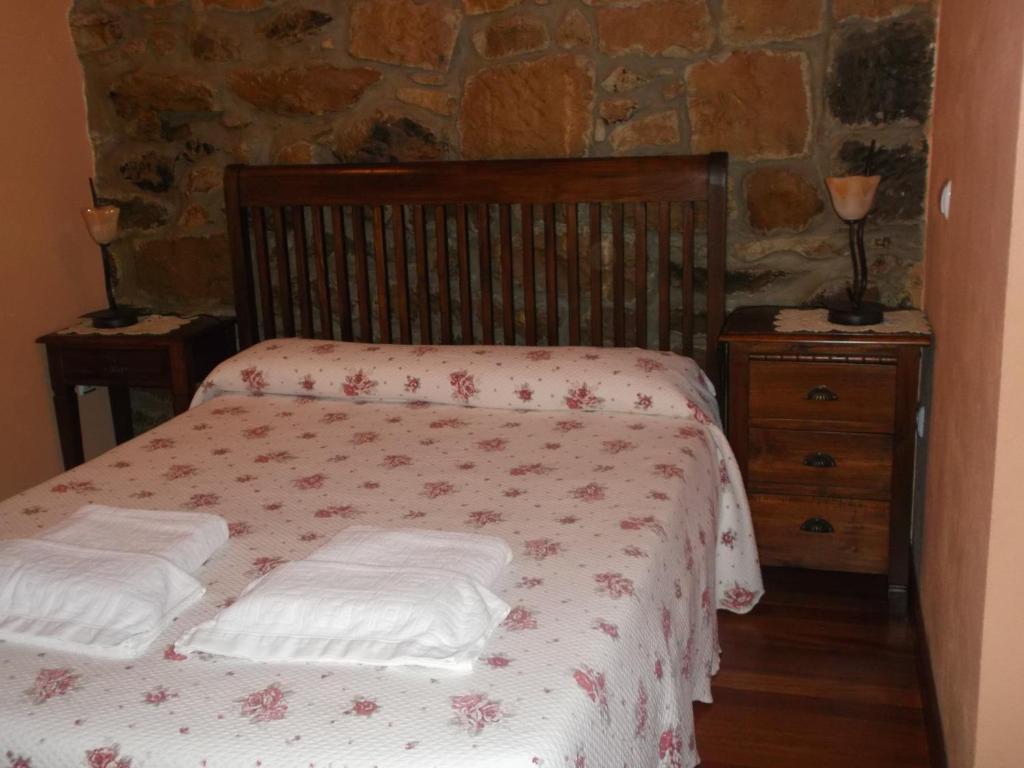 A bed or beds in a room at Hotel Rural El Rincón de Gadea