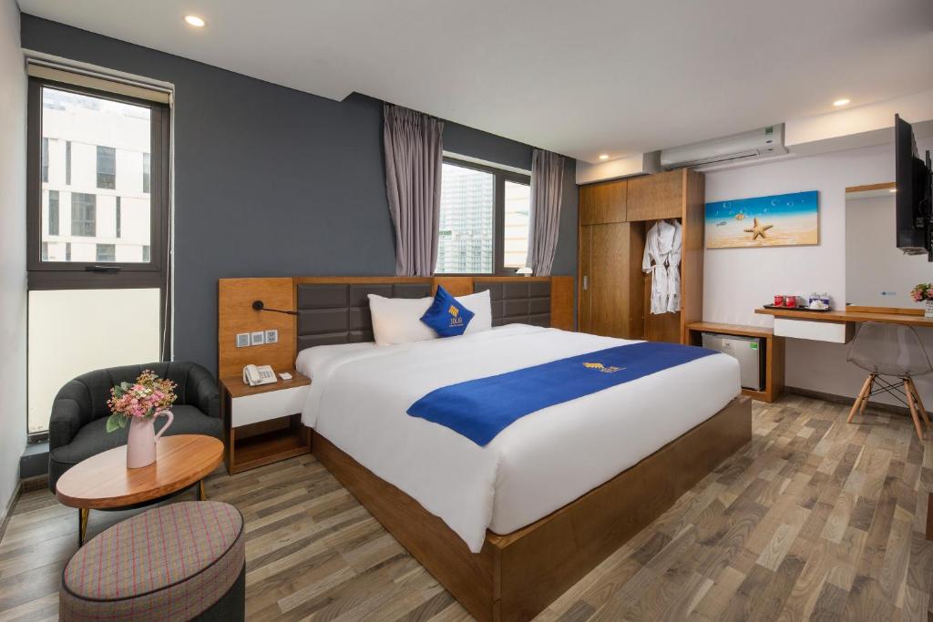 Postel nebo postele na pokoji v ubytování Jolia Hotel Danang Beach