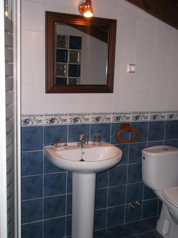 A bathroom at Hotel Rural El Rincón de Gadea