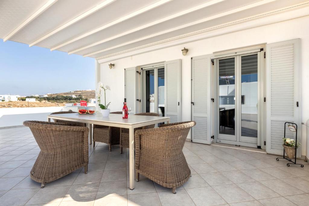 A balcony or terrace at Panos Apartment Naousa