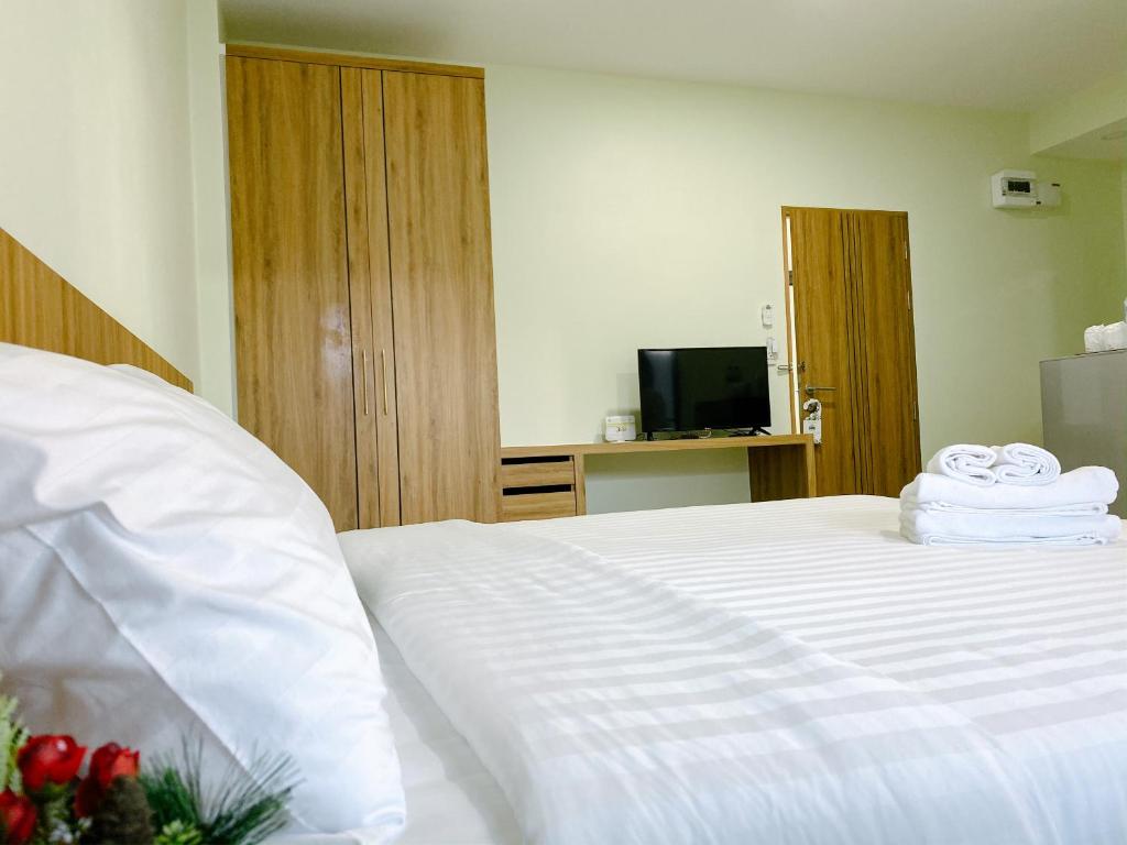 Postel nebo postele na pokoji v ubytování Nai Yang Residence