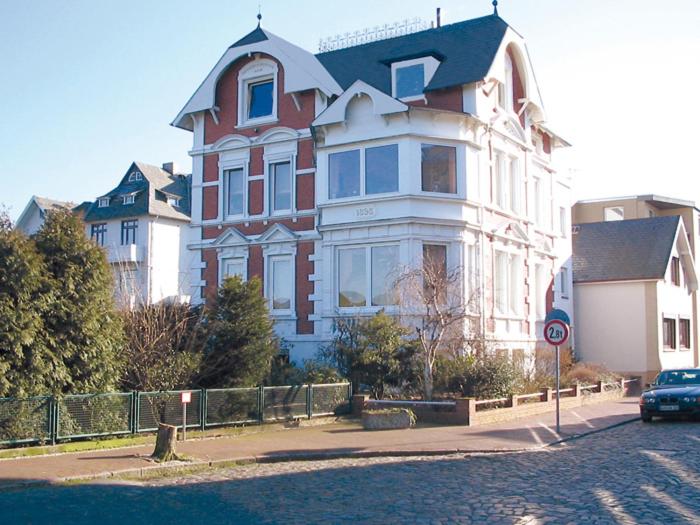 a large house on the side of a street at Villa Hebel in Cuxhaven