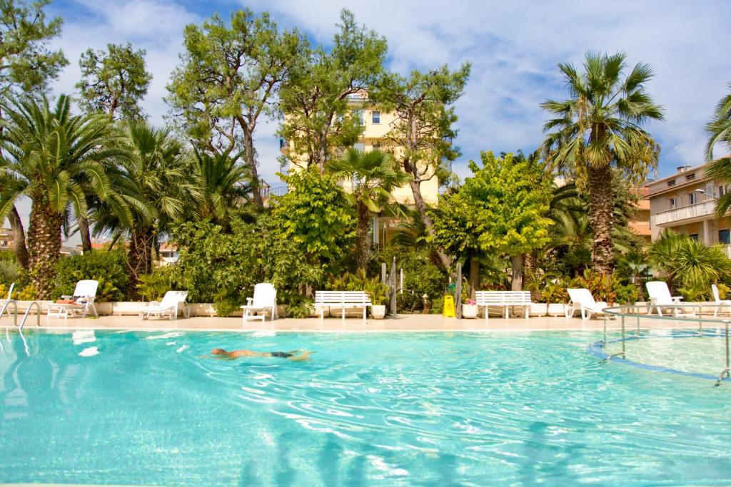 The swimming pool at or close to Hotel Marconi