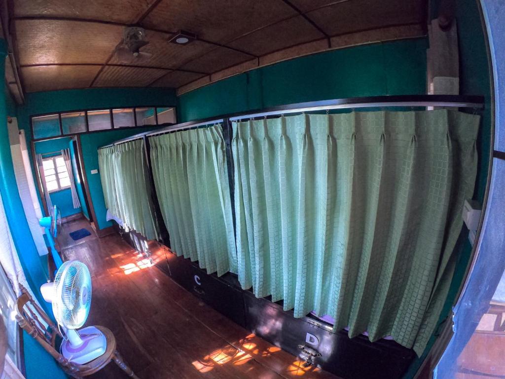 Crossroads house - 1