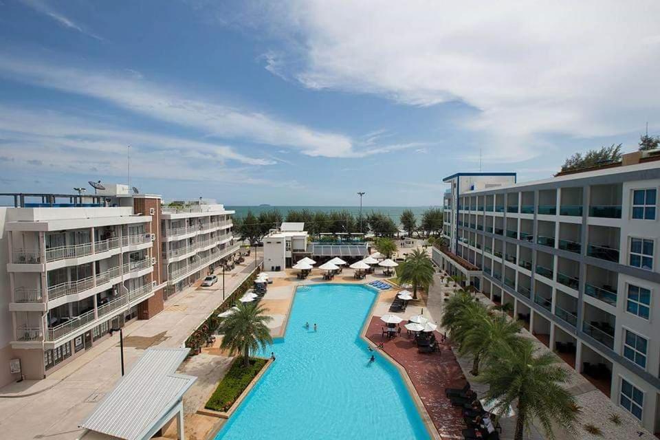 an overhead view of a swimming pool at a hotel at GrandBlue Condominium Sea View in Ban Tha Fat