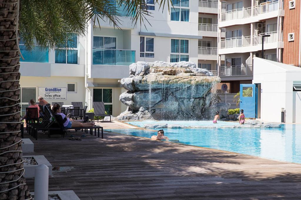 GrandBlue Condominium Sea View - Two-Bedroom Apartment