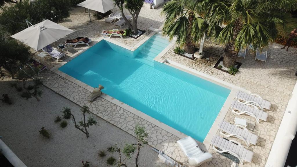 Piscina di 5 elementi o nelle vicinanze