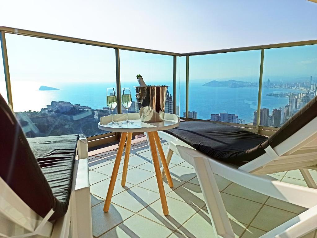 a balcony with a table and chairs and a view at Benidorm HEAVEN 29th floor in Benidorm