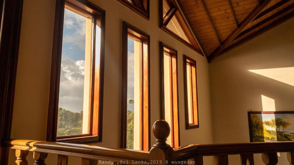 Nespecifikovaný výhled na hory nebo výhled na hory při pohledu z hotelu
