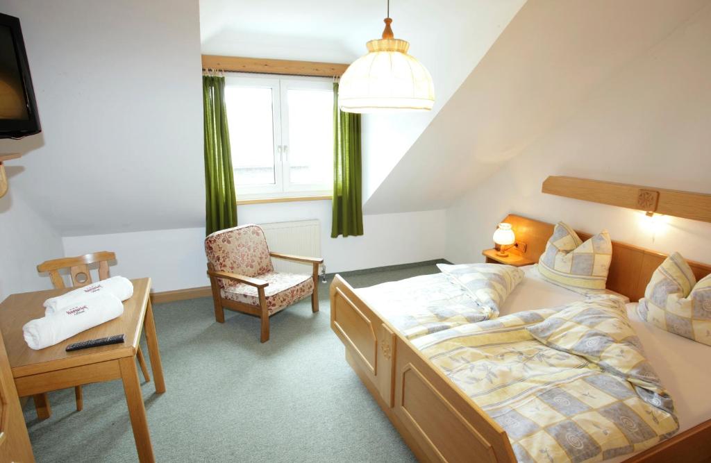 Postel nebo postele na pokoji v ubytování Landhotel Haagerhof
