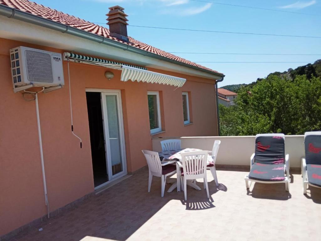 Budova, v ktorej sa apartmán nachádza