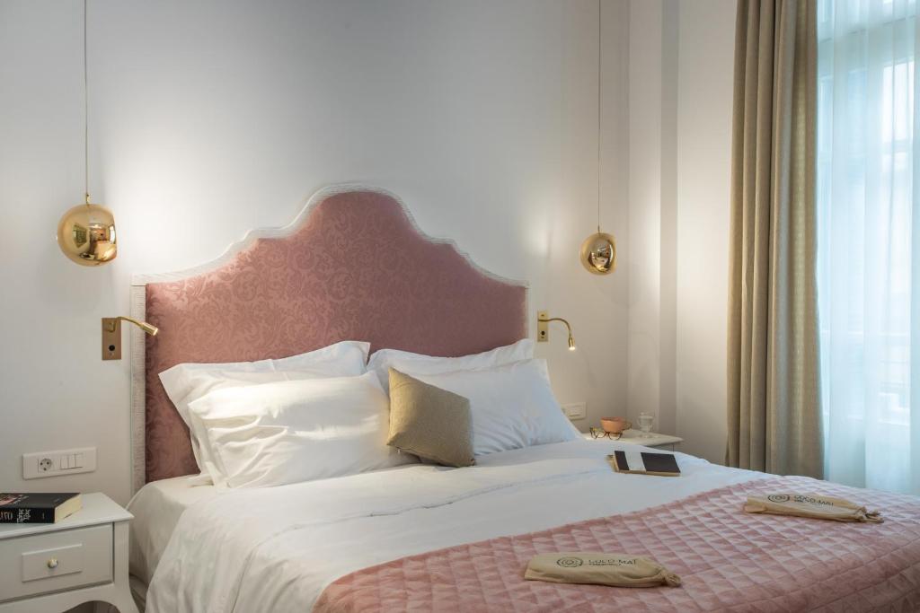 A bed or beds in a room at Bahar Boutique Hotel