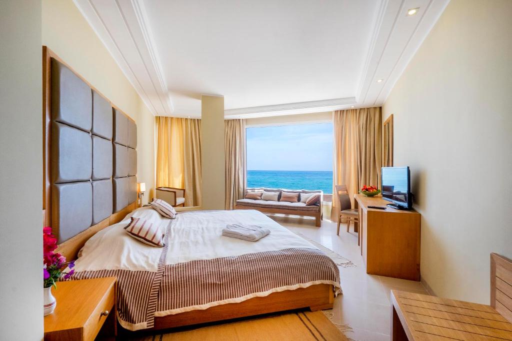Postel nebo postele na pokoji v ubytování Hotel Bel Azur Thalasso & Bungalows