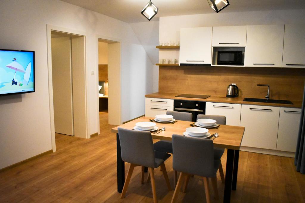 Kuchyň nebo kuchyňský kout v ubytování Apartmány Runi