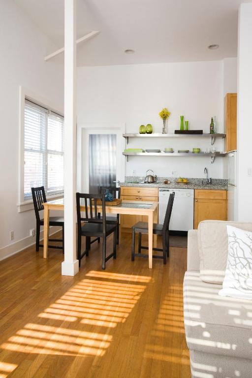a kitchen and dining room with a table and chairs at Venice Suites in Los Angeles