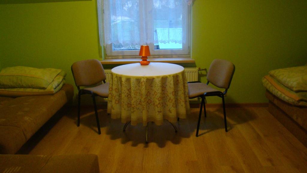 a room with a table and chairs and a window at Gospodarstwo agro Nad Kamienną in Bałtów