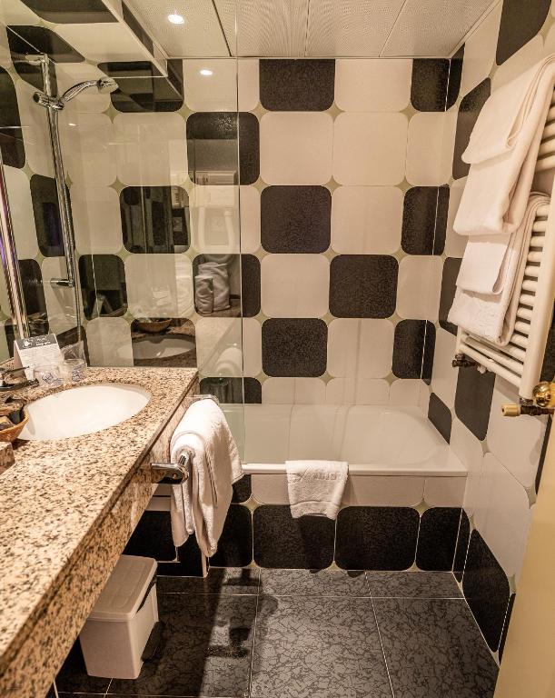 Koupelna v ubytování Hotel & SPA Llop Gris