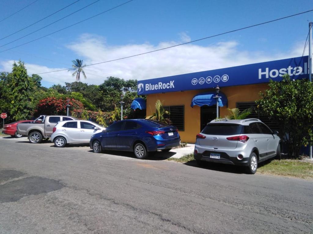 a group of cars parked in front of a store at BlueRock Hostal in David