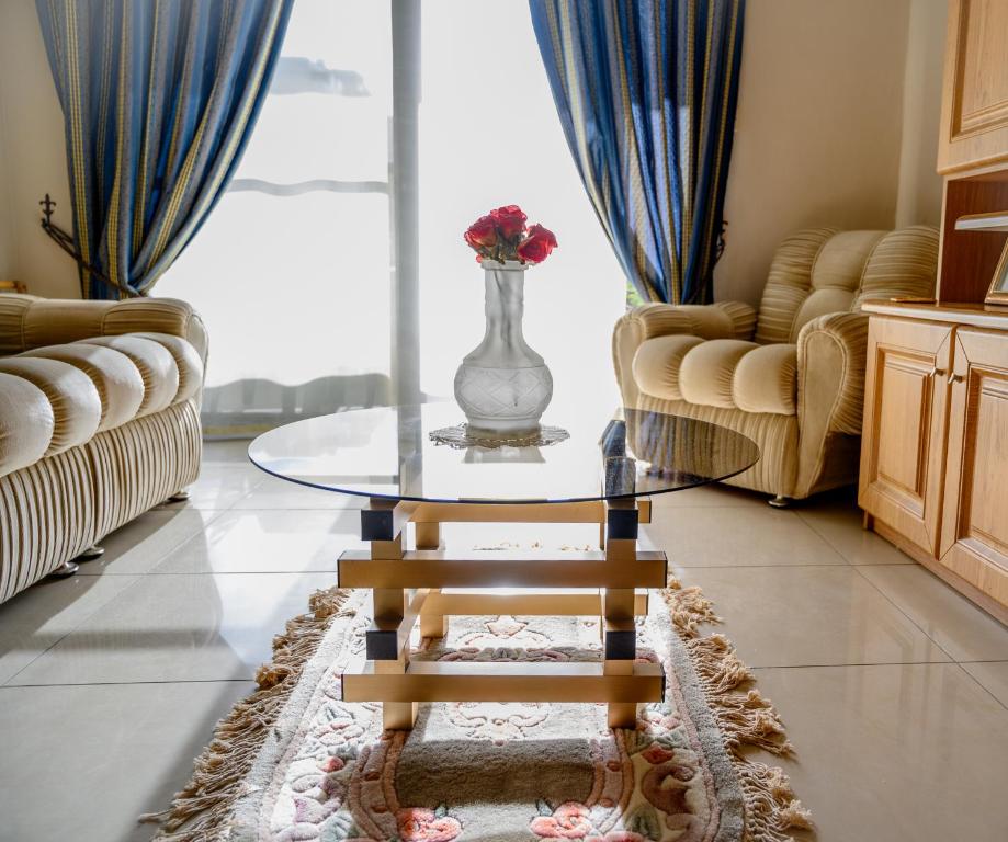 Χώρος καθιστικού στο Daffodil Apartment