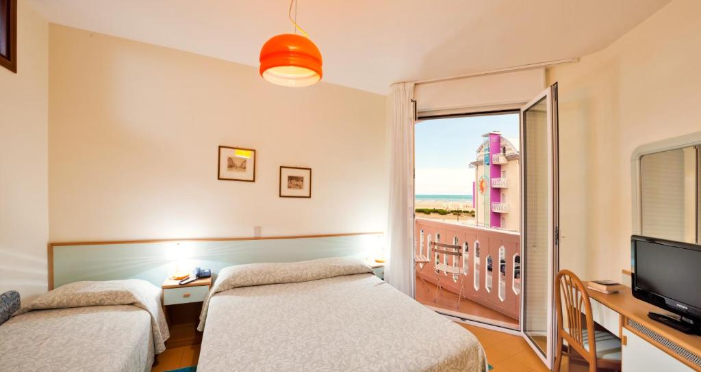 TV a/nebo společenská místnost v ubytování Hotel Universal