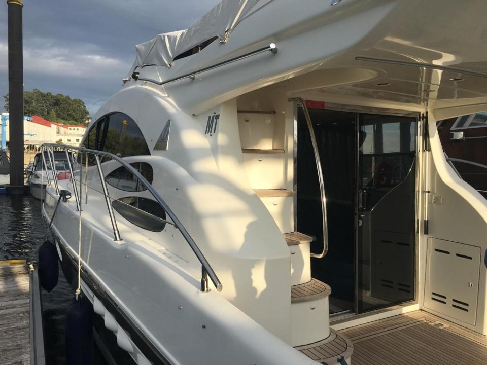 Планировка Porto Private Yacht- Accommodation Douro River