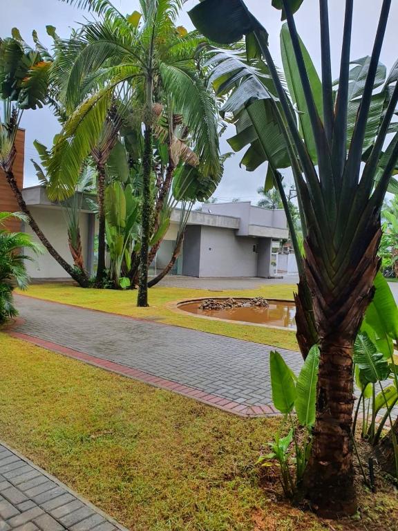  Condomínio completo em Ubatuba a 300 metros da praia