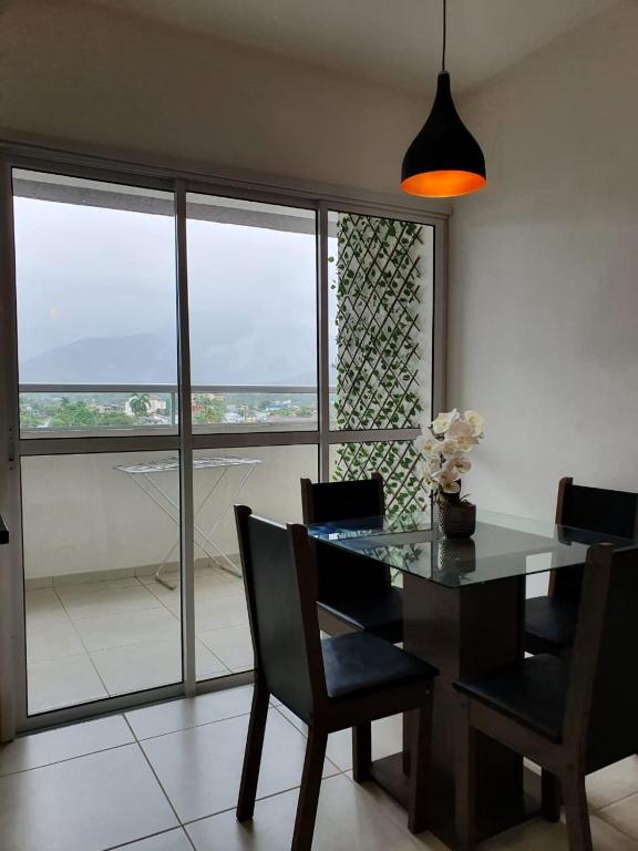  Condomínio completo em Ubatuba a 300 metros da praia