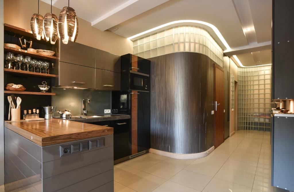 Kuchyňa alebo kuchynka v ubytovaní Szymoszkowa Residence Luxury Apartment